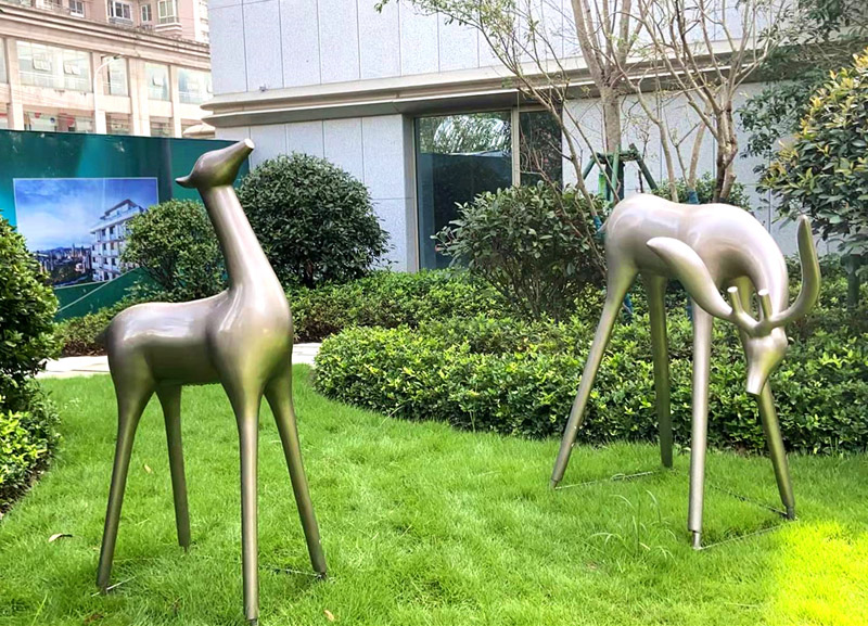 《不锈钢景观鹿雕塑》